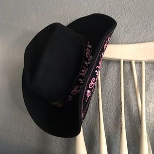 Black felted hat